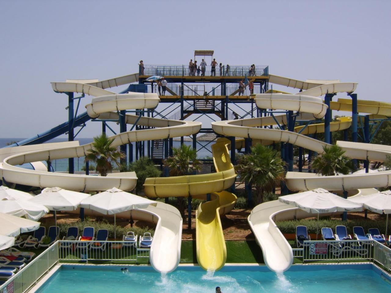 Seafront With Pool Apartment *