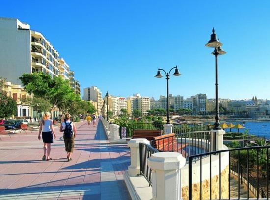 Apartment Seafront With Pool *