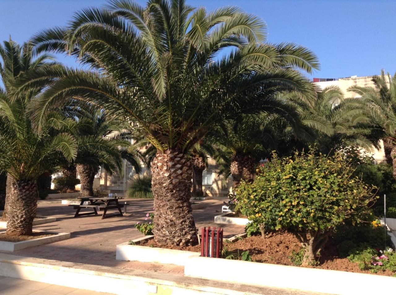 Seafront With Pool Apartment *